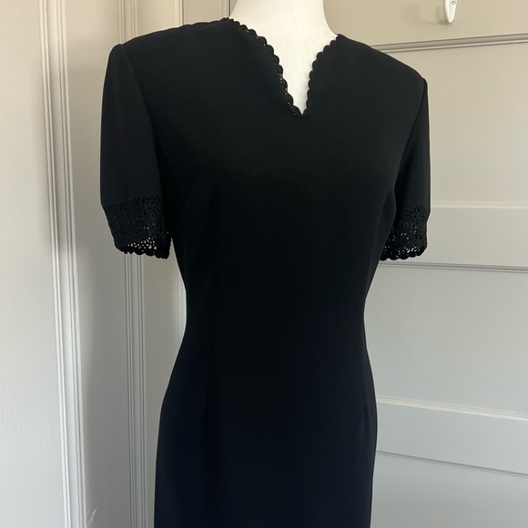 Talbots Dress Black Crepe Short Sleeved Dress Embroidered V-Neckline Sleeves 12P - Picture 4 of 14
